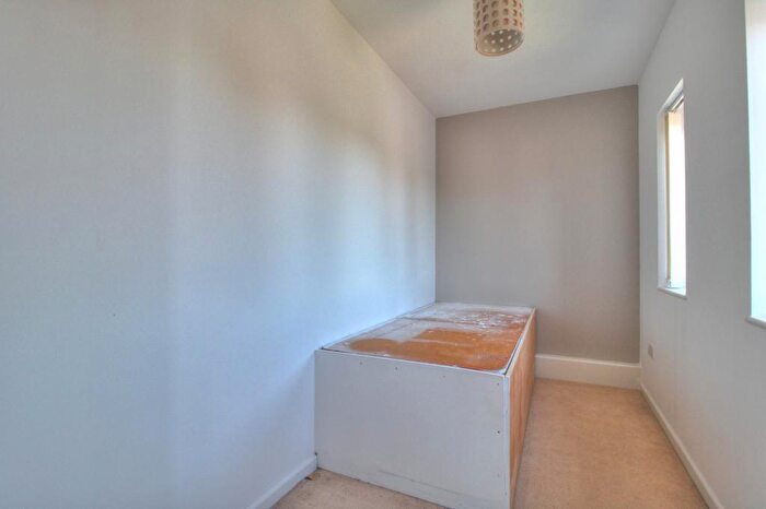 2 Bedroom Apartment To Rent In Powderham Drive, Grangetown, Cardiff, CF11