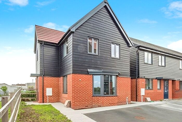 3 Bedroom Detached House For Sale In Hardy Close, Queenborough, Kent, ME11