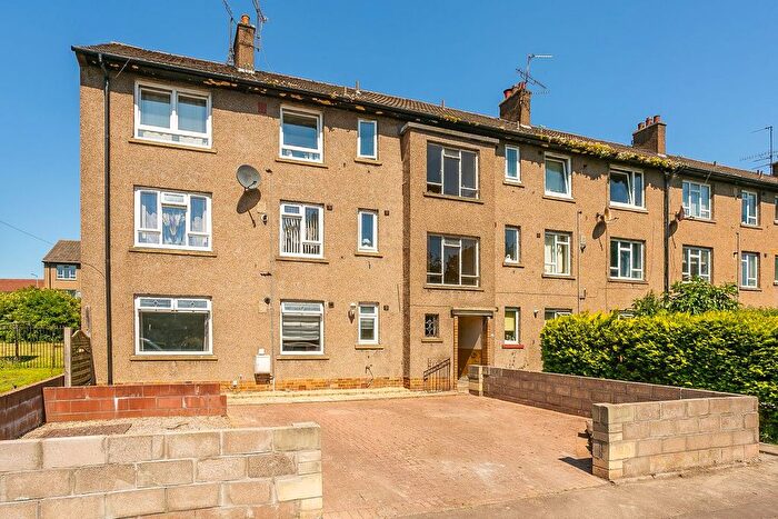 2 Bedroom Flat For Sale In Kemnay Gardens, Dundee, DD4