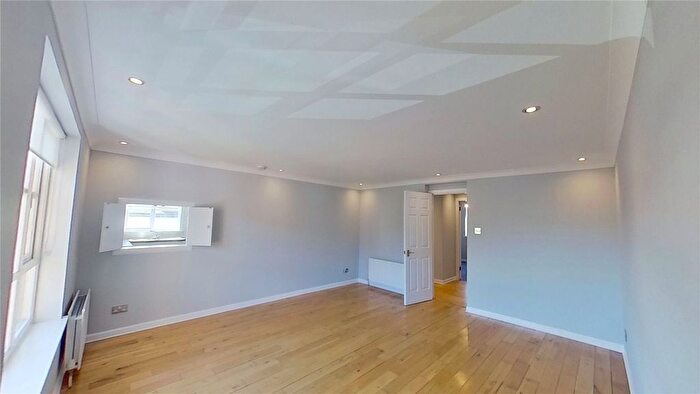 3 Bedroom Flat To Rent In Russell Gardens, Edinburgh, EH12