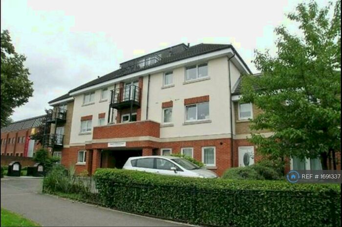 2 Bedroom Flat To Rent In Grantham Court, Kingston Upon Thames, KT2