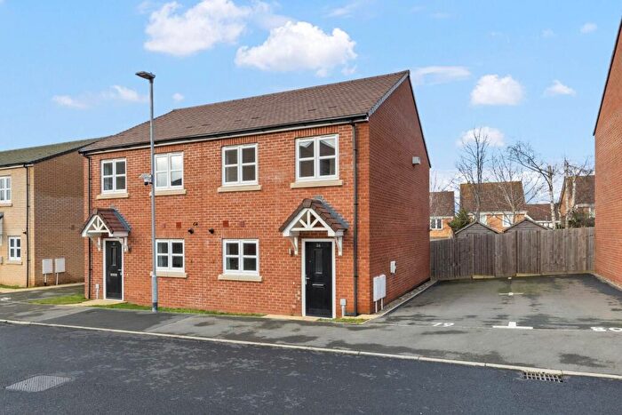 3 Bedroom Semi Detached House For Sale In Greenhouse Close, Buckingham Fields, Northampton, NN4