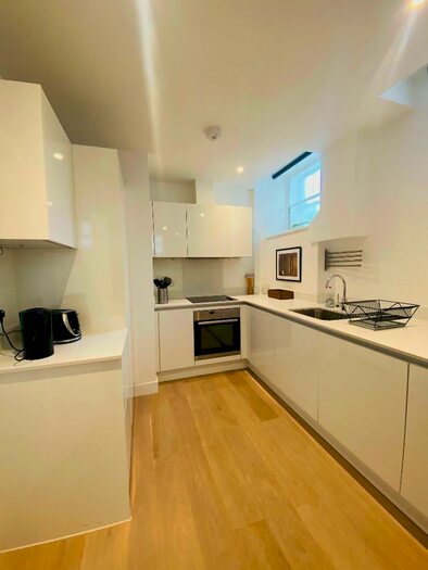1 Bedroom Flat To Rent In Avon Court, Clyde Square, Poplar, Burdett, Westferry, London, E14