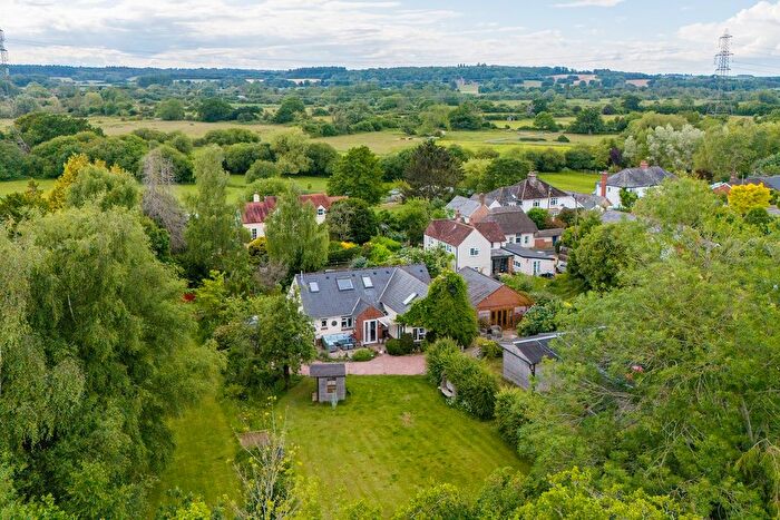 4 Bedroom Chalet For Sale In High Street, Woodgreen, Fordingbridge, SP6