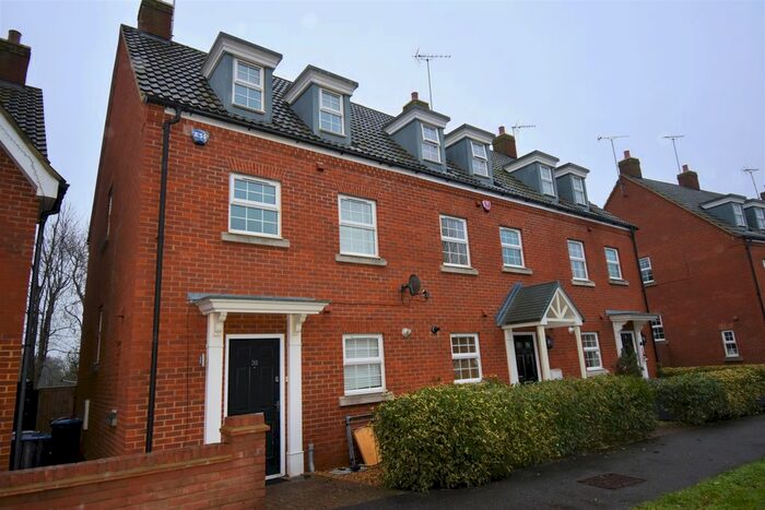 3 Bedroom End Of Terrace House To Rent In Langstone Ley, Welwyn Garden City, Hertfordshire, AL7