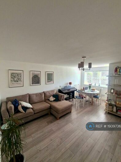2 Bedroom Flat To Rent In Lucas Gardens, London, N2