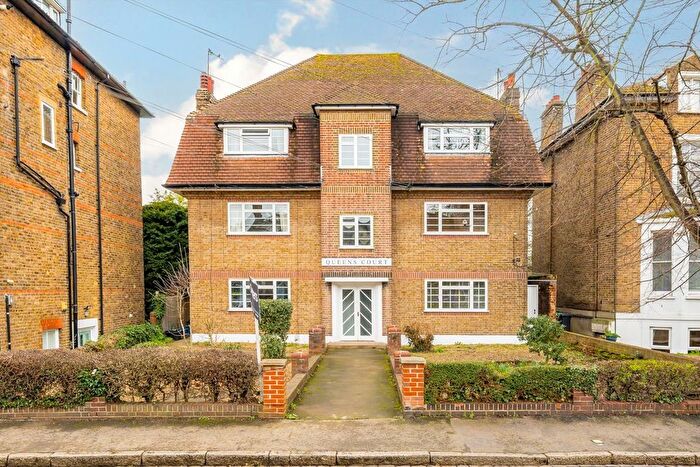 2 Bedroom Flat For Sale In Queens Road, Twickenham, TW1