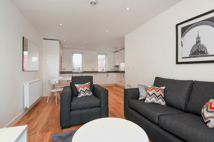 2 Bedroom Flat To Rent In Canoe Walk, London, E14