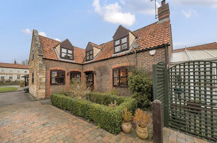 4 Bedroom Detached House For Sale In The Green, Allington, NG32