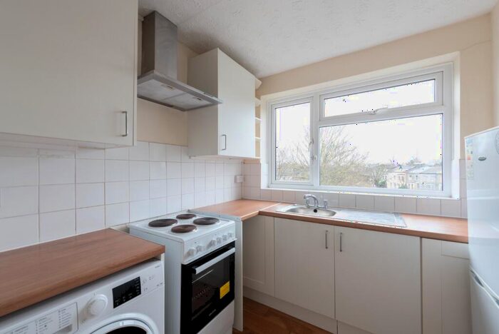1 Bedroom Apartment To Rent In Kingswood Road, Leytonstone, London, E11