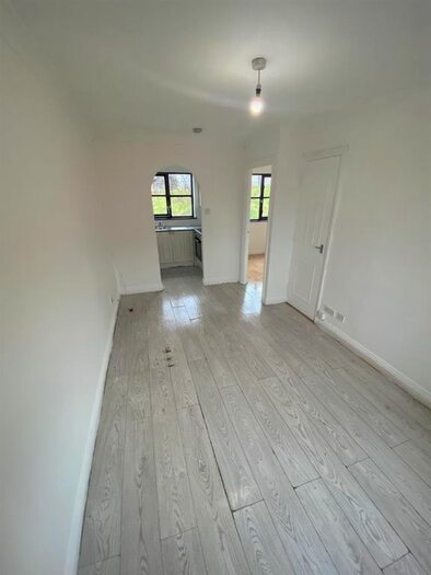 1 Bedroom Property To Rent In Hickory Close, London N9