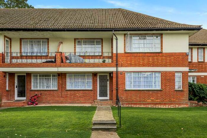 2 Bedroom Apartment To Rent In Glenhill Close, Finchley, N3