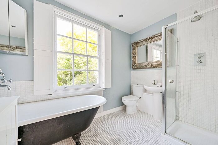2 Bedroom Flat To Rent In Brand Street, Greenwich, London, SE10
