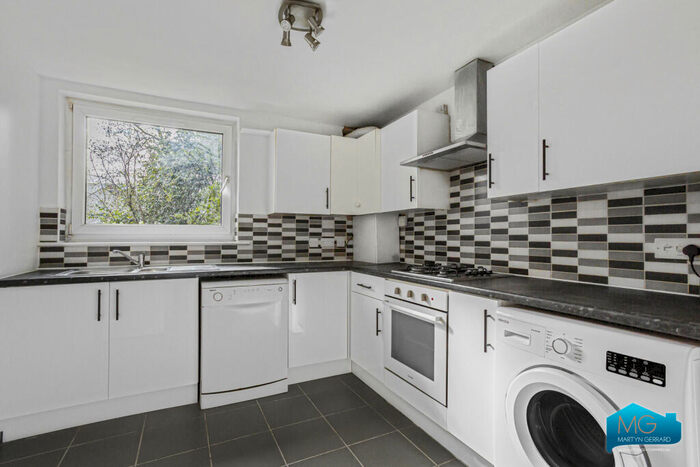 3 Bedroom Apartment To Rent In Rocklands, Gordon Road, London, N3