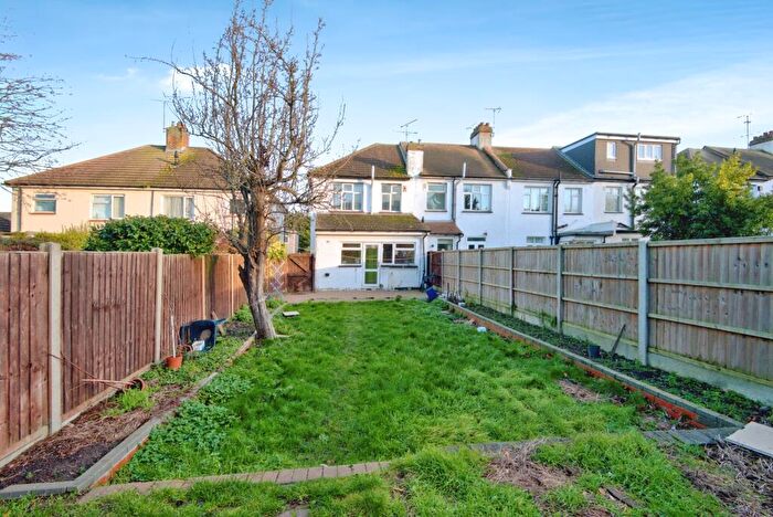 3 Bedroom End Of Terrace House For Sale In Rochester Drive, Westcliff-On-Sea, Essex, SS0