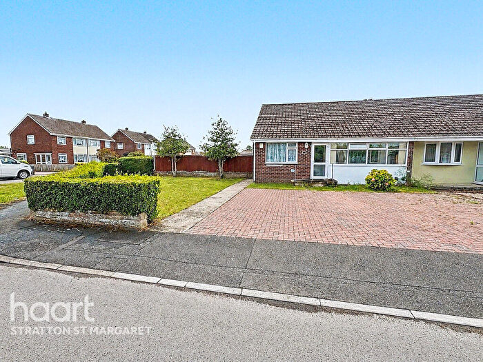 4 Bedroom Semi-Detached Bungalow For Sale In Medina Way, Swindon, SN2