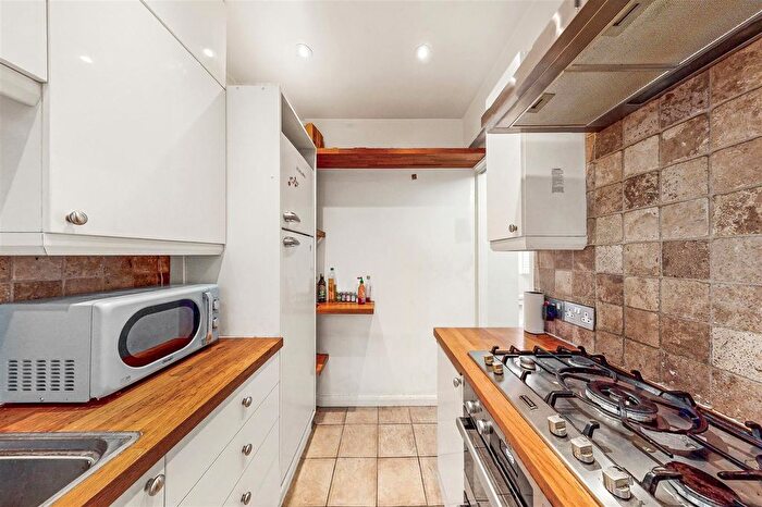 1 Bedroom Flat To Rent In Purbrook Estate, Tower Bridge, SE1