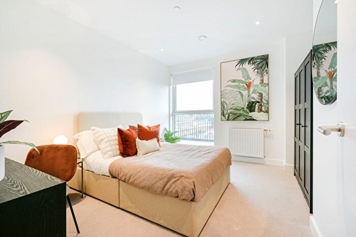 2 Bedroom Flat For Sale In Kidbrooke Square, Henley Cross, Greenwich, SE3