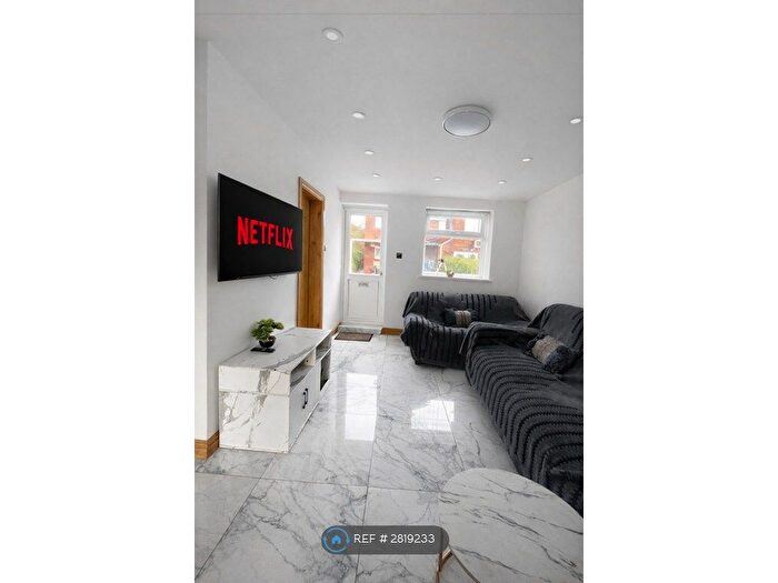 1 Bedroom Flat To Rent In Hawkhurst Road, Manchester, M13