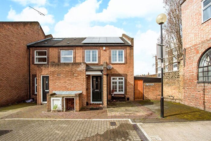 4 Bedroom End Of Terrace House To Rent In Rectory Square, Stepney, E1