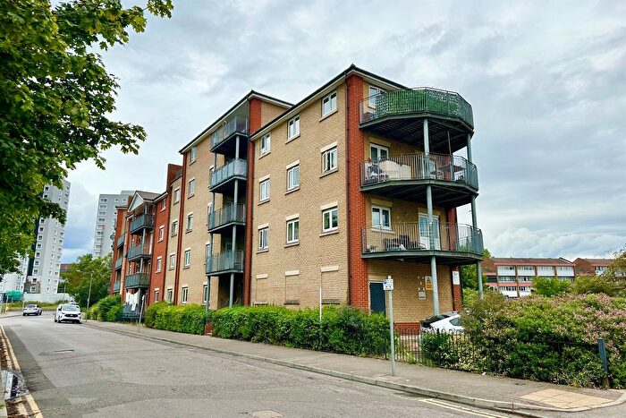 2 Bedroom Flat For Sale In Thames Road, Grays, RM17