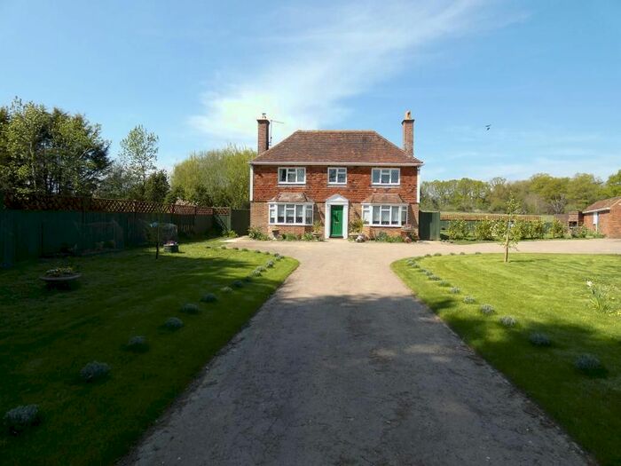 5 Bedroom Detached House To Rent In George Street, Staplehurst, Kent, TN12