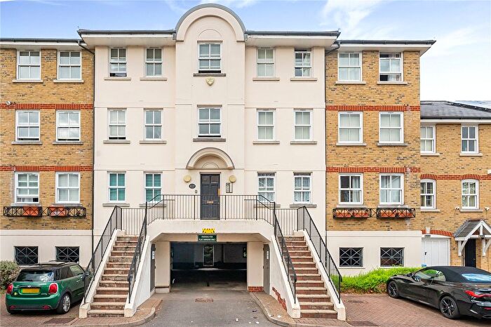 2 Bedroom Flat For Sale In Candler Mews, Twickenham, TW1