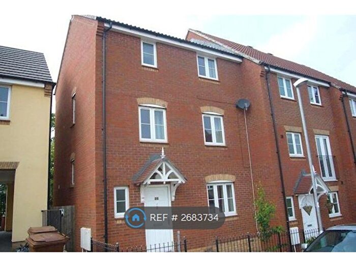 4 Bedroom Terraced House To Rent In Bishops Drive, Crediton, EX17