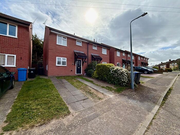 3 Bedroom Semi Detached House For Sale In Lakeside Road, IP2