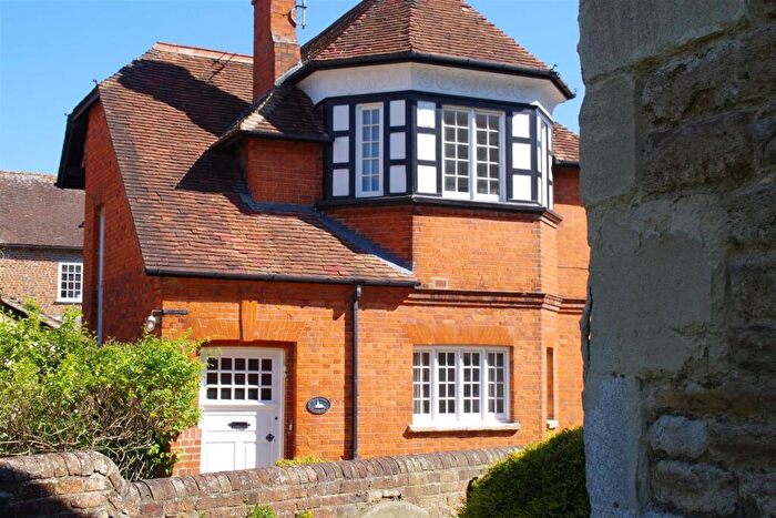 2 Bedroom Flat For Sale In St. Leonards Lane, Wallingford, OX10