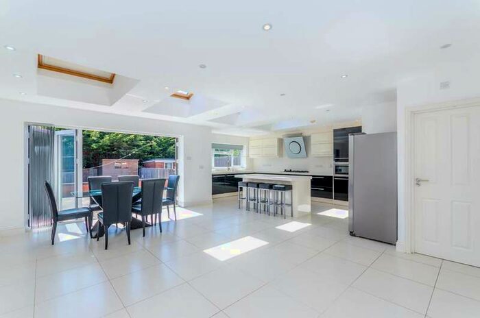 5 Bedroom Semi-Detached House To Rent In Elm Drive, North Harrow, HA2