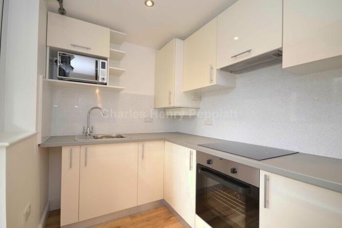 Studio To Rent In Holders Hill Crescent, Hendon, NW4