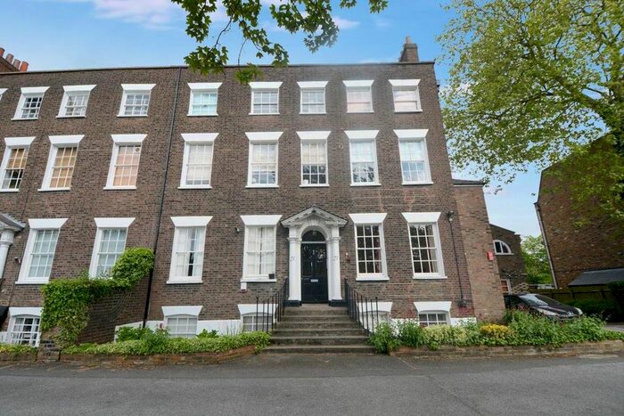 1 Bedroom Flat To Rent In Woodford Road, London E18