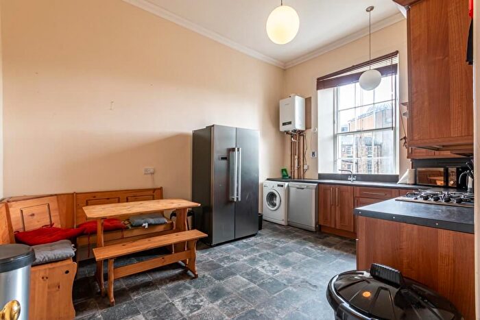 4 Bedroom Flat To Rent In Cambridge Street, Edinburgh, EH1