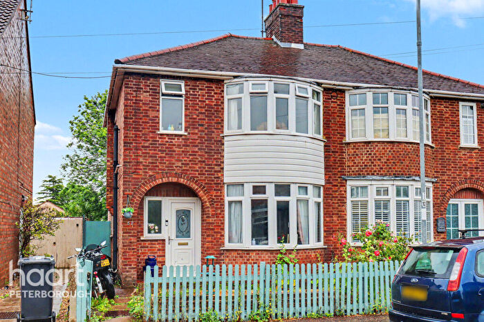 3 Bedroom Semi-Detached House For Sale In Churchfield Road, Peterborough, PE4