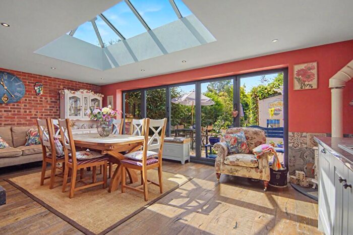 3 Bedroom Semi-Detached House For Sale In Fivefield Road, Keresley End, CV7