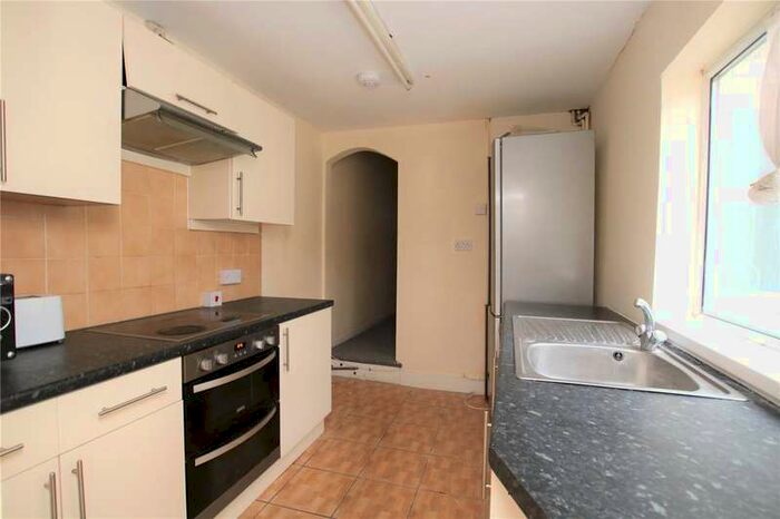 3 Bedroom Terraced House To Rent In Cambridge Street, Reading, Berkshire, RG1