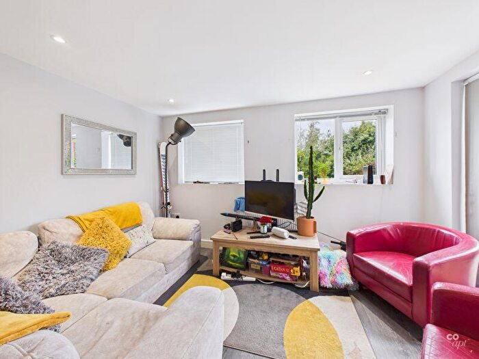 5 Bedroom Semi-Detached House To Rent In Bevendean Crescent, Brighton, BN2