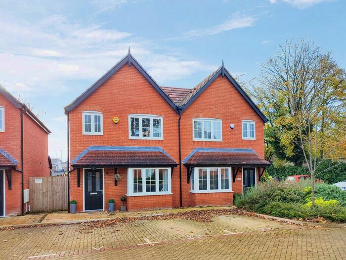 3 Bedroom Semi-Detached House To Rent In West Park Drive, Macclesfield, SK10