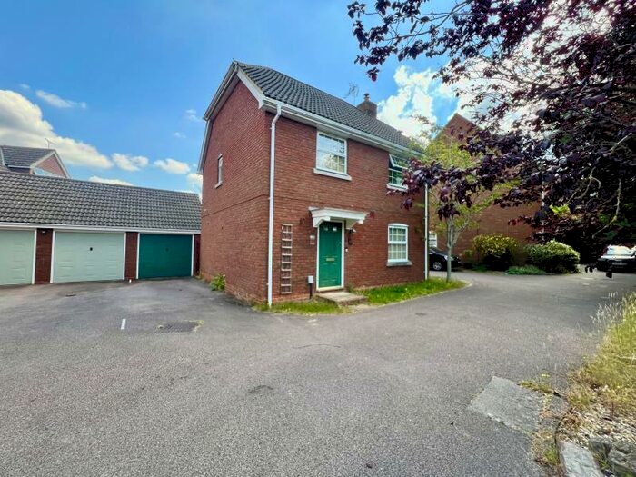 4 Bedroom Detached House To Rent In Elvetham Heath, GU51