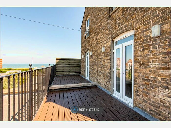 3 Bedroom Flat To Rent In Surrey Road, Cliftonville, Margate, CT9