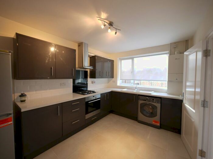 3 Bedroom Flat To Rent In New Parade, The Green, Croxley Green, Rickmansworth, WD3