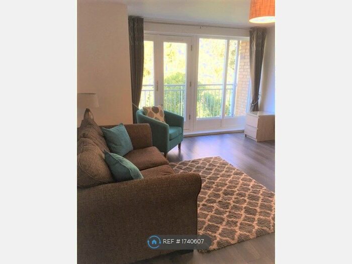 3 Bedroom Flat To Rent In Bingley Court, Canterbury, CT1