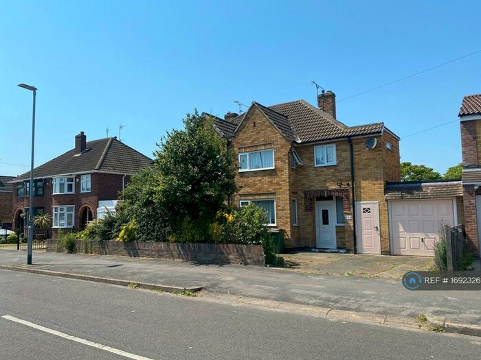 3 Bedroom Semi-Detached House To Rent In Carlton Drive, Wigston, Leicester, LE18