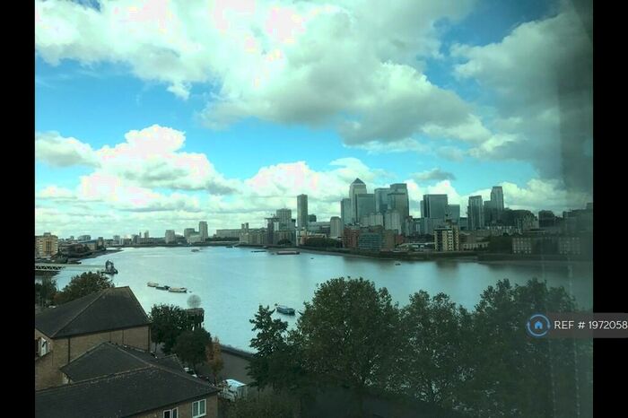 2 Bedroom Flat To Rent In Aragon Tower, London, SE8