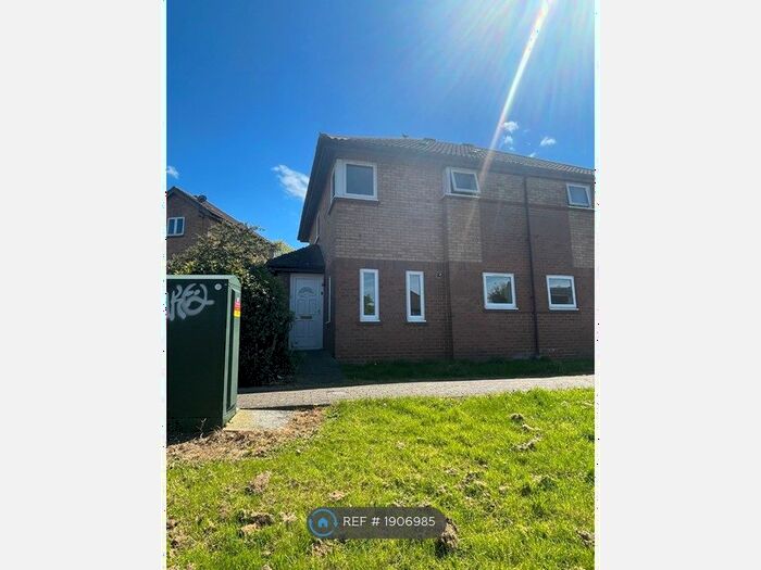 3 Bedroom Semi-Detached House To Rent In Engaine Drive, Milton Keynes, MK5