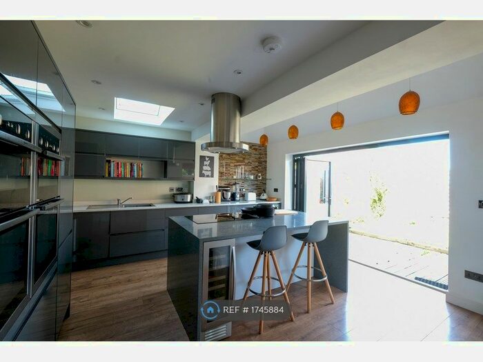 3 Bedroom Semi-Detached House To Rent In Treesmill Drive, Maidenhead, SL6