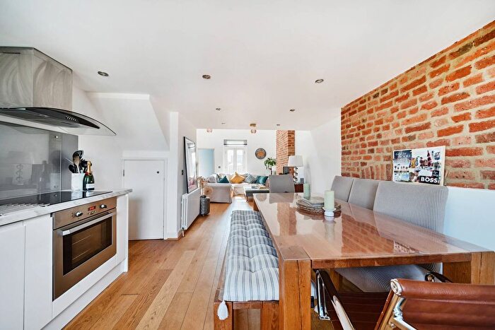 1 Bedroom Flat For Sale In Fyfield Road, Brixton, London, SW9