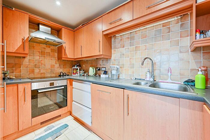 1 Bedroom Flat To Rent In Holland Gardens, Brentford, TW8