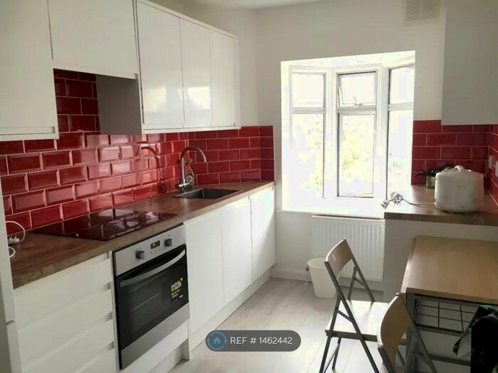 4 Bedroom Flat To Rent In Watford Way, London, NW4